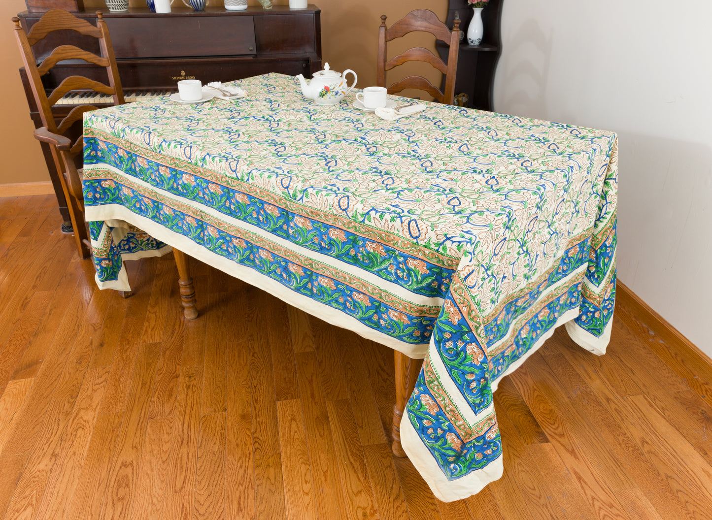 Floral Tablecloth Set