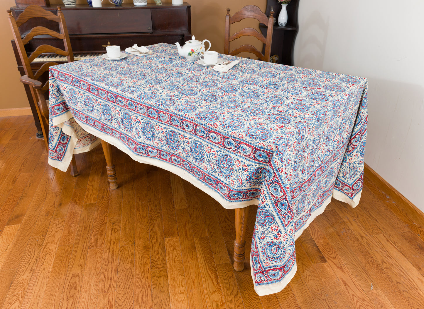 Paisley Tablecloth set